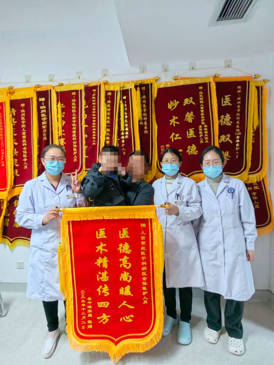 2023.12儿童重症医学科全体医护人员.jpg