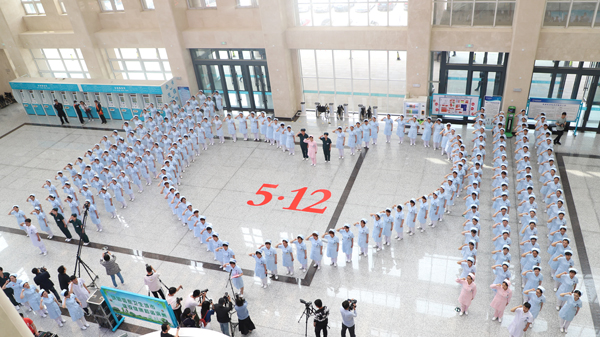 滨医附院隆重举行512国际护士节宣誓仪式