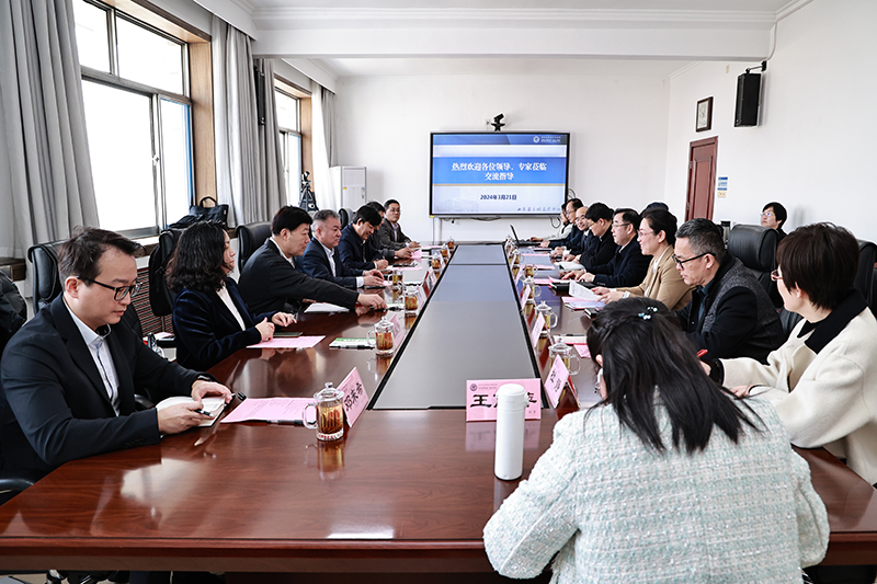 国内多名知名心理学专家来滨医附院参观交流